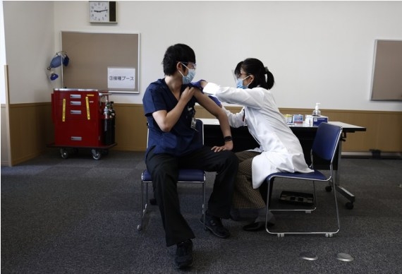 The Weekend Leader - Japan plans to lower minimum age for Covid vaccination